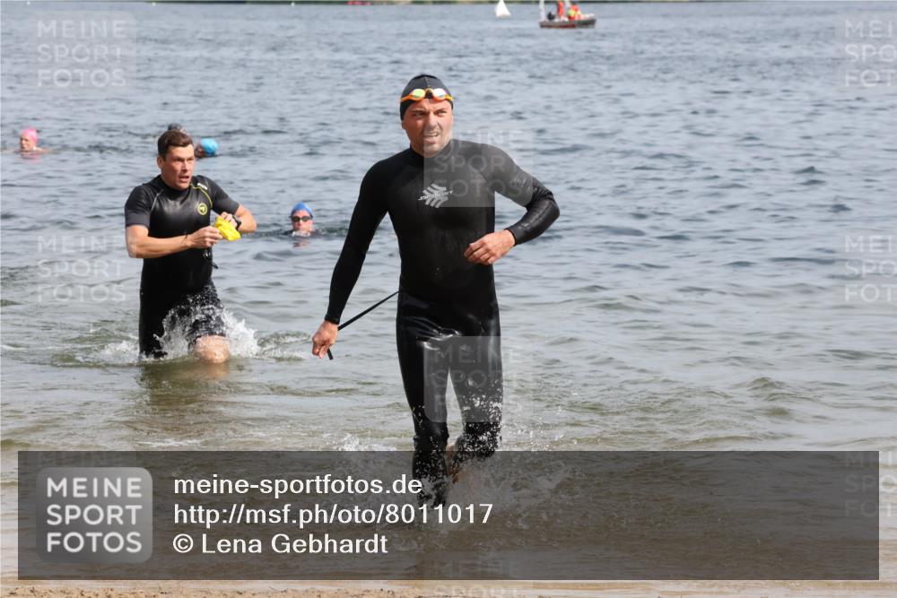 15.06.2025 - 27. Vierlanden-Triathlon Lena Gebhardt http://msf.ph/oto/8011017 15.06.2025 10:07:51 Schwimmen 371, 395, 407 meine-sportfotos.de