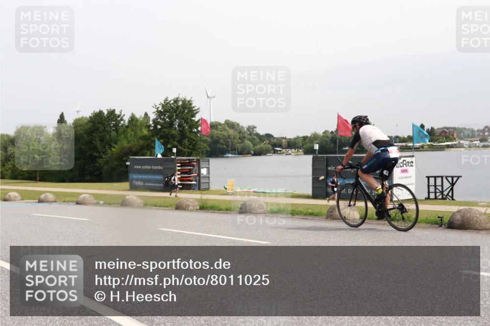 15.06.2025 - 27. Vierlanden-Triathlon H.Heesch http://msf.ph/oto/8011025 15.06.2025 11:01:44 Radfahren 537 meine-sportfotos.de