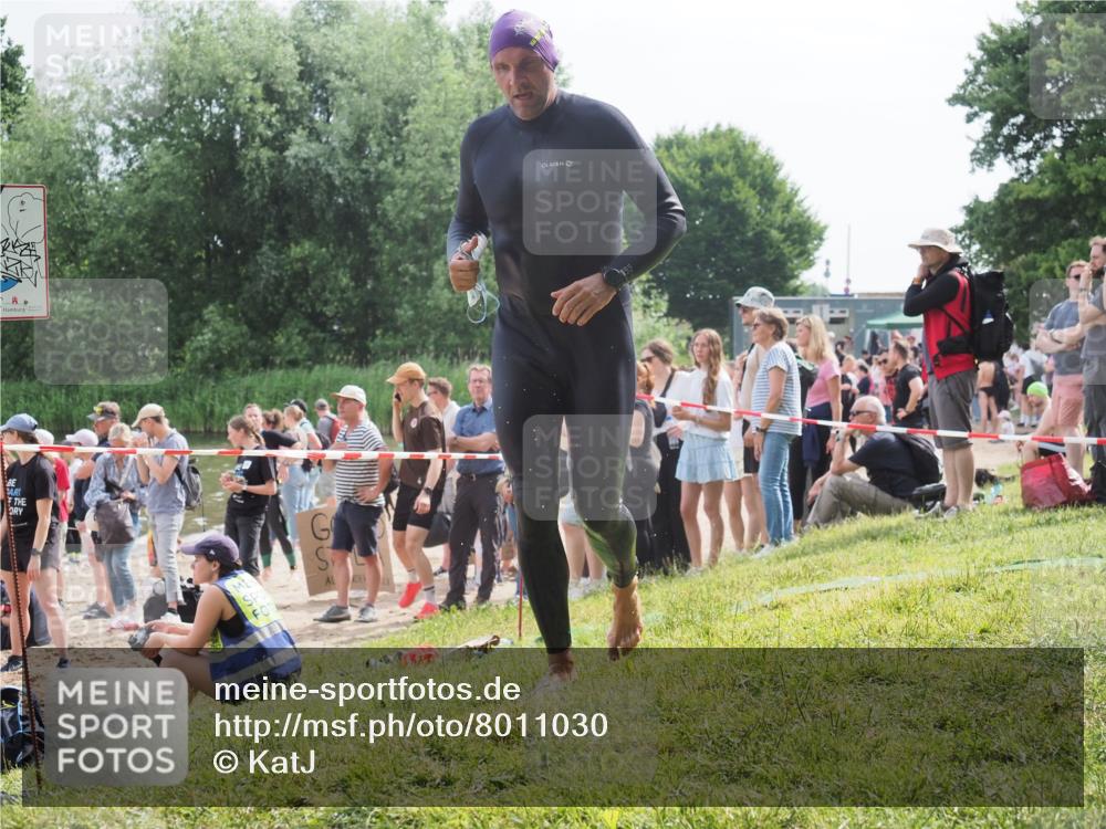 15.06.2025 - 27. Vierlanden-Triathlon KatJ http://msf.ph/oto/8011030 15.06.2025 10:10:29 Schwimmen 417, 444 meine-sportfotos.de