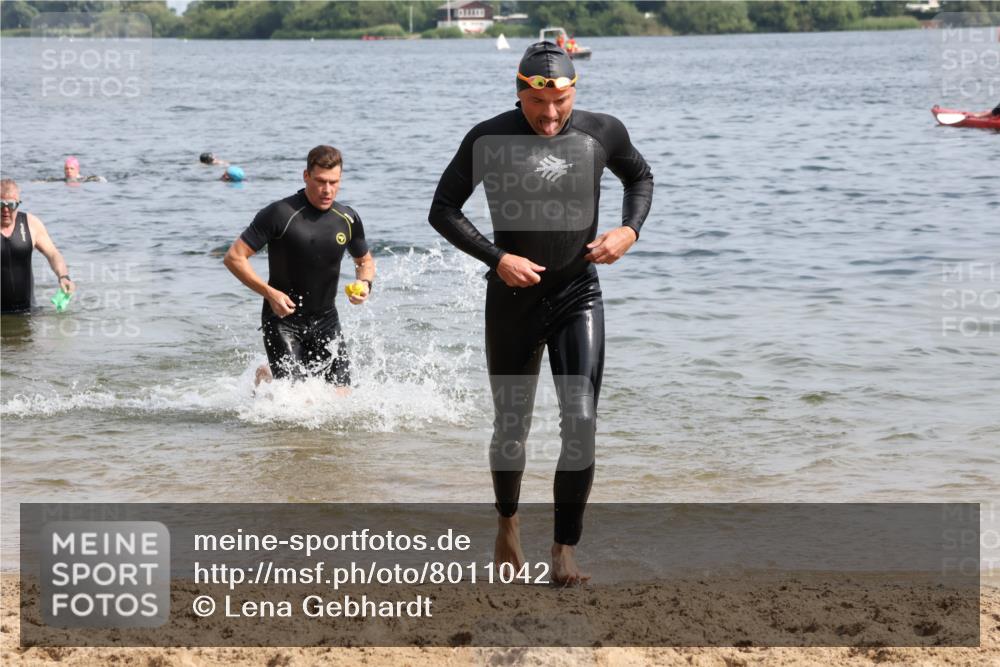 15.06.2025 - 27. Vierlanden-Triathlon Lena Gebhardt http://msf.ph/oto/8011042 15.06.2025 10:07:52 Schwimmen 371, 395, 407 meine-sportfotos.de