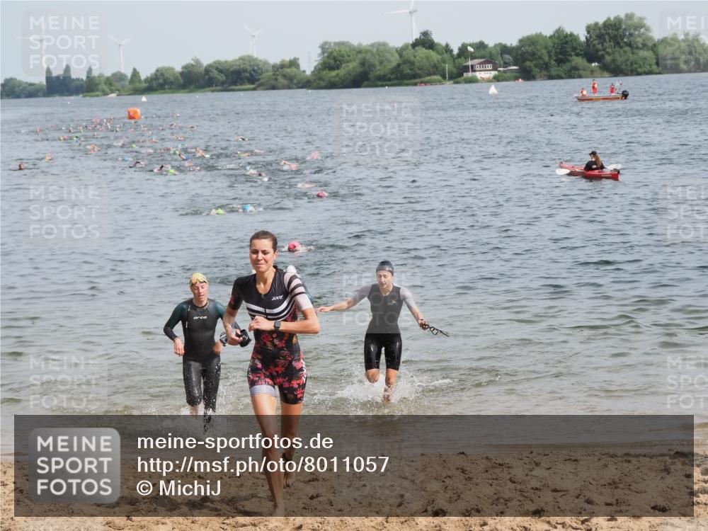 21.06.2025 - 27. Vierlanden-Triathlon MichiJ http://msf.ph/oto/8011057 15.06.2026 10:13:47 Schwimmen 490, 513, 540, 545, 585, 622 meine-sportfotos.de