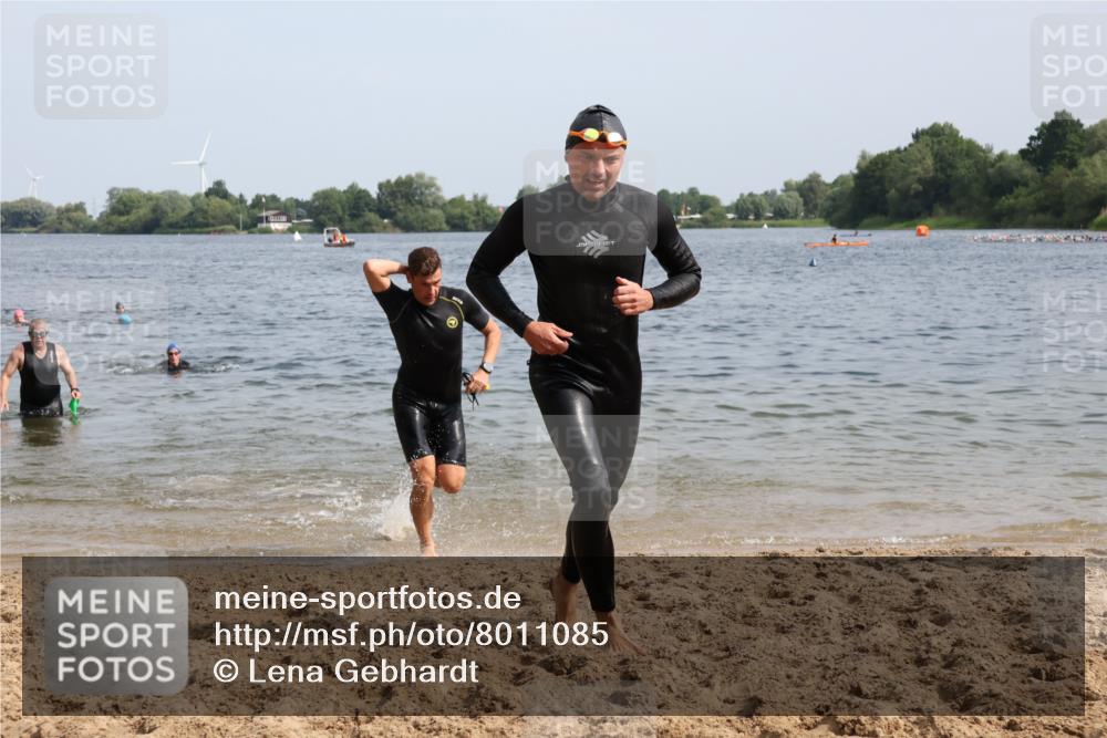 15.06.2025 - 27. Vierlanden-Triathlon Lena Gebhardt http://msf.ph/oto/8011085 15.06.2025 10:07:54 Schwimmen 371, 395, 407 meine-sportfotos.de