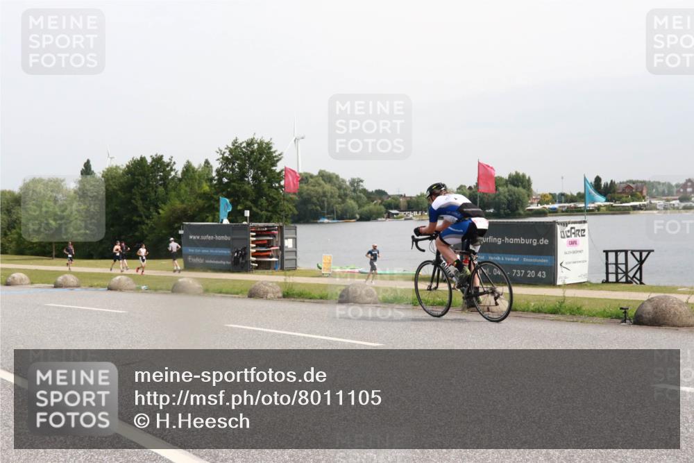 15.06.2025 - 27. Vierlanden-Triathlon H.Heesch http://msf.ph/oto/8011105 15.06.2025 11:01:58 Radfahren 32, 221, 567 meine-sportfotos.de