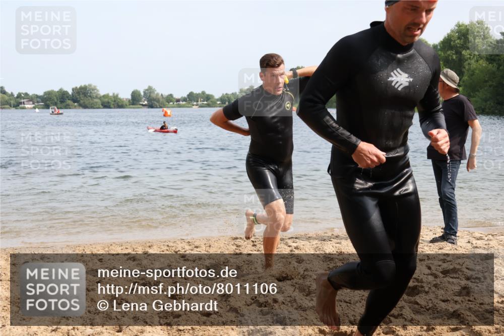15.06.2025 - 27. Vierlanden-Triathlon Lena Gebhardt http://msf.ph/oto/8011106 15.06.2025 10:07:55 Schwimmen 371, 395, 403, 407 meine-sportfotos.de