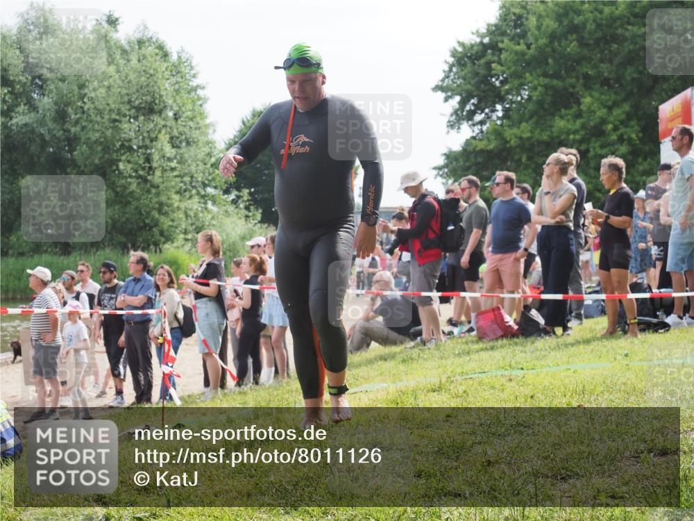 15.06.2025 - 27. Vierlanden-Triathlon KatJ http://msf.ph/oto/8011126 15.06.2025 10:11:10 Schwimmen 451 meine-sportfotos.de