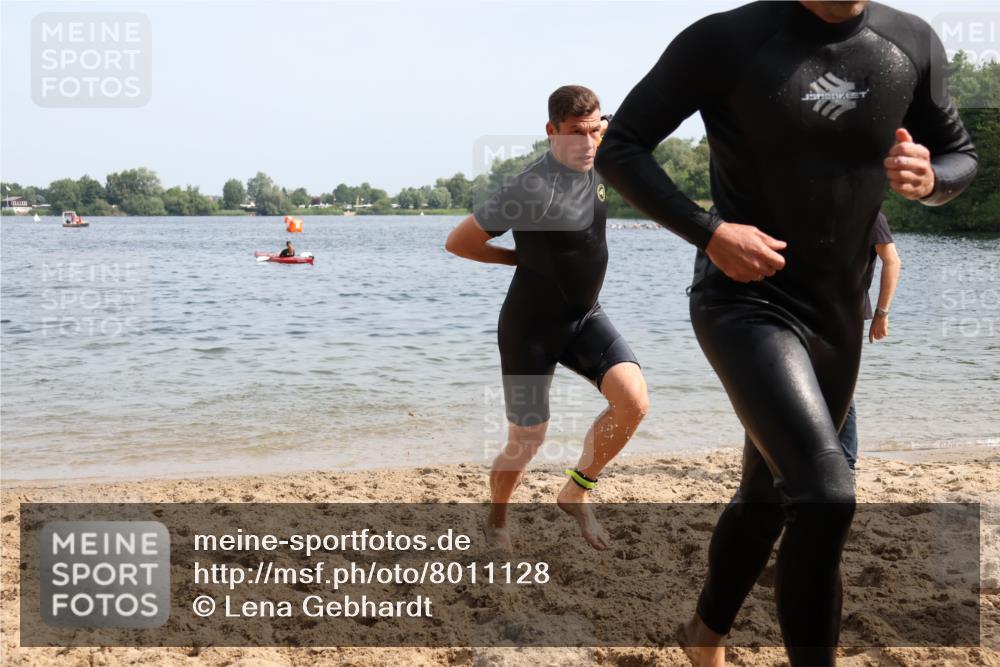 15.06.2025 - 27. Vierlanden-Triathlon Lena Gebhardt http://msf.ph/oto/8011128 15.06.2025 10:07:56 Schwimmen 371, 373, 395, 403, 407 meine-sportfotos.de