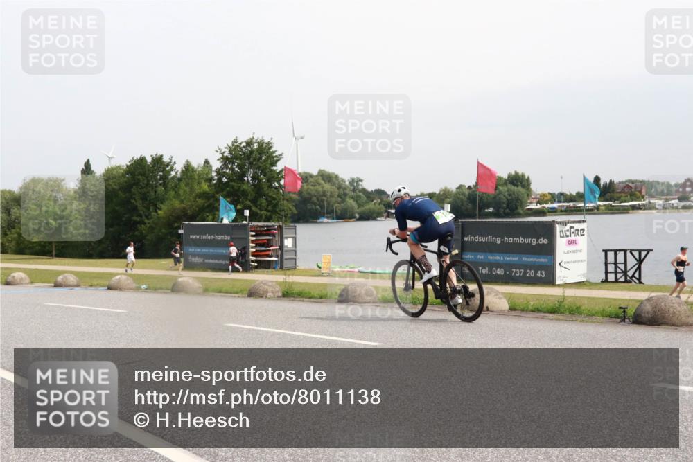 15.06.2025 - 27. Vierlanden-Triathlon H.Heesch http://msf.ph/oto/8011138 15.06.2025 11:02:09 Radfahren 620, 749 meine-sportfotos.de