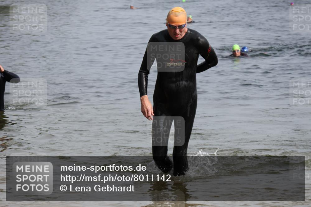 15.06.2025 - 27. Vierlanden-Triathlon Lena Gebhardt http://msf.ph/oto/8011142 15.06.2025 10:07:57 Schwimmen 371, 373, 395, 403, 407 meine-sportfotos.de