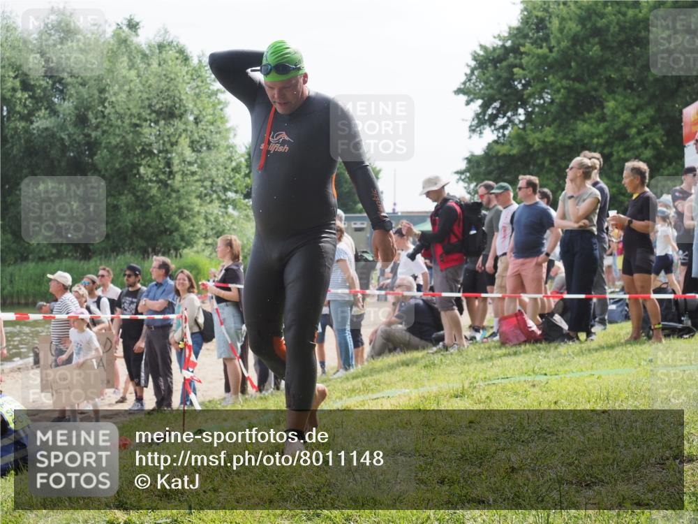 15.06.2025 - 27. Vierlanden-Triathlon KatJ http://msf.ph/oto/8011148 15.06.2025 10:11:10 Schwimmen 451 meine-sportfotos.de