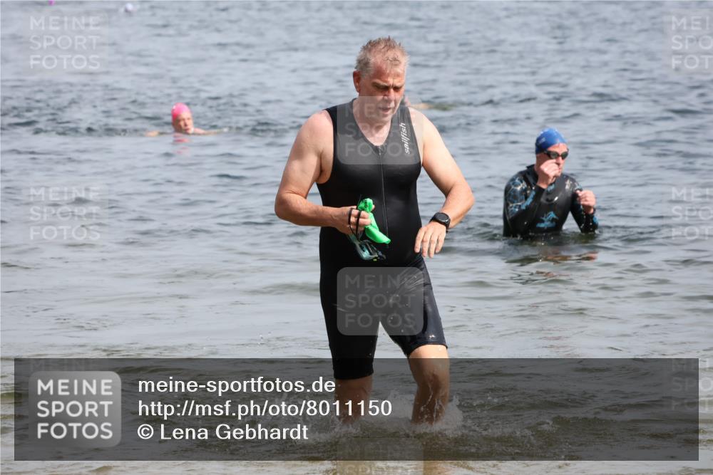 15.06.2025 - 27. Vierlanden-Triathlon Lena Gebhardt http://msf.ph/oto/8011150 15.06.2025 10:07:59 Schwimmen 373, 395, 403, 407 meine-sportfotos.de