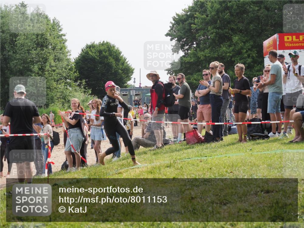 15.06.2025 - 27. Vierlanden-Triathlon KatJ http://msf.ph/oto/8011153 15.06.2025 10:12:51 Schwimmen 625 meine-sportfotos.de