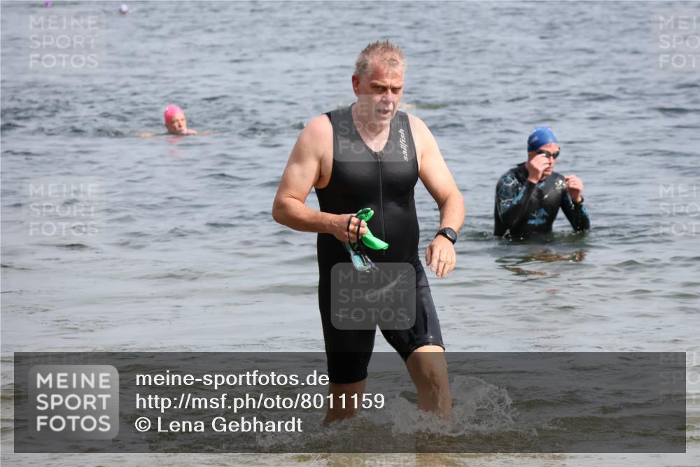 15.06.2025 - 27. Vierlanden-Triathlon Lena Gebhardt http://msf.ph/oto/8011159 15.06.2025 10:07:59 Schwimmen 373, 395, 403, 407 meine-sportfotos.de