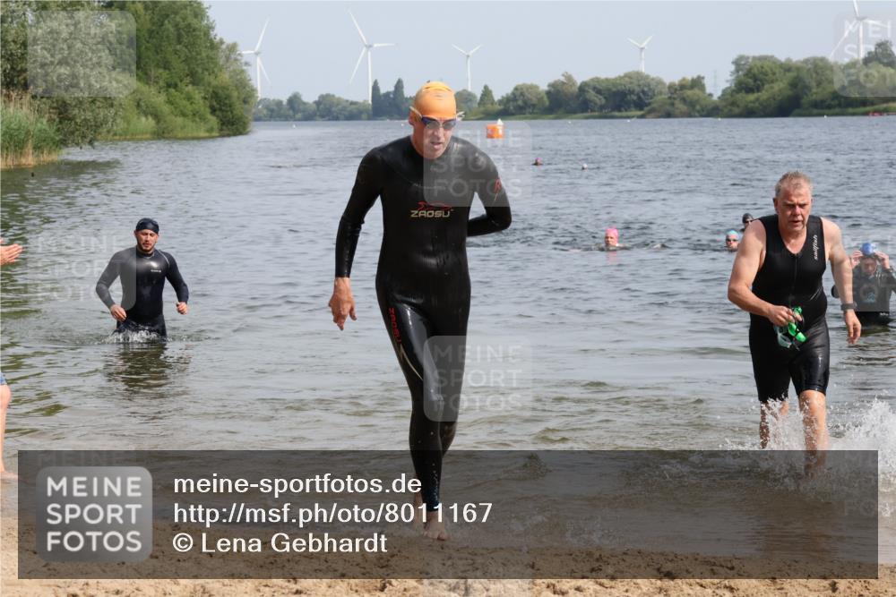 15.06.2025 - 27. Vierlanden-Triathlon Lena Gebhardt http://msf.ph/oto/8011167 15.06.2025 10:08:00 Schwimmen 373, 395, 403, 407 meine-sportfotos.de