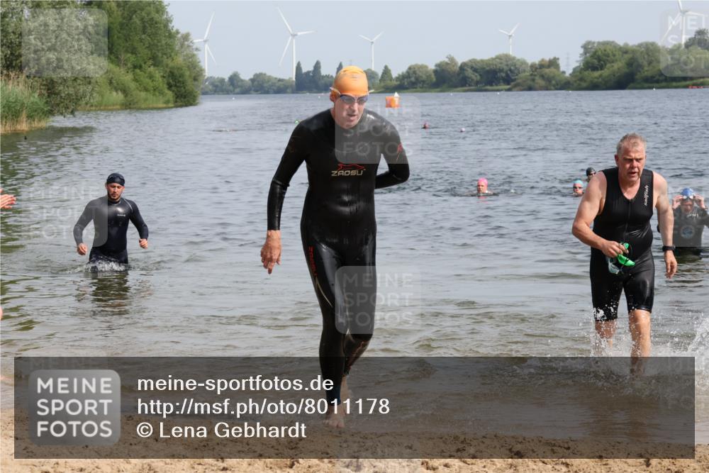 15.06.2025 - 27. Vierlanden-Triathlon Lena Gebhardt http://msf.ph/oto/8011178 15.06.2025 10:08:00 Schwimmen 373, 395, 403, 407 meine-sportfotos.de