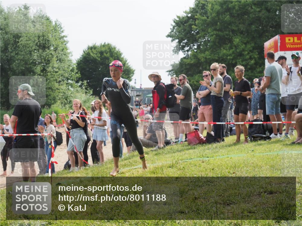 15.06.2025 - 27. Vierlanden-Triathlon KatJ http://msf.ph/oto/8011188 15.06.2025 10:12:52 Schwimmen 625 meine-sportfotos.de