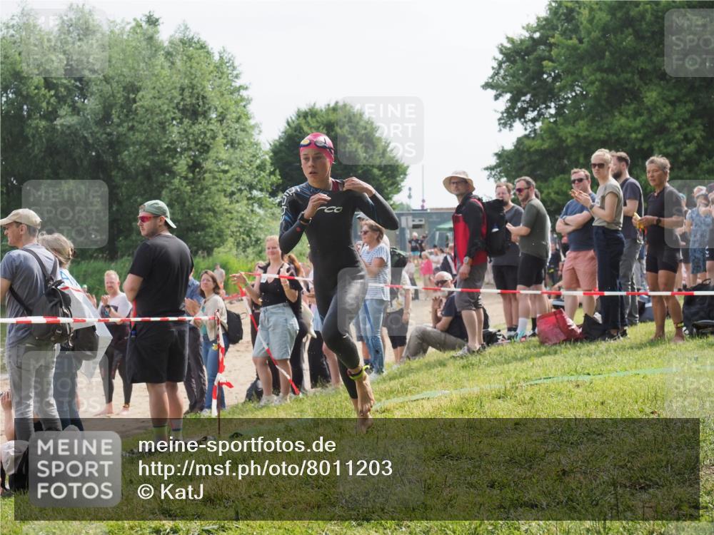 15.06.2025 - 27. Vierlanden-Triathlon KatJ http://msf.ph/oto/8011203 15.06.2025 10:12:52 Schwimmen 625 meine-sportfotos.de