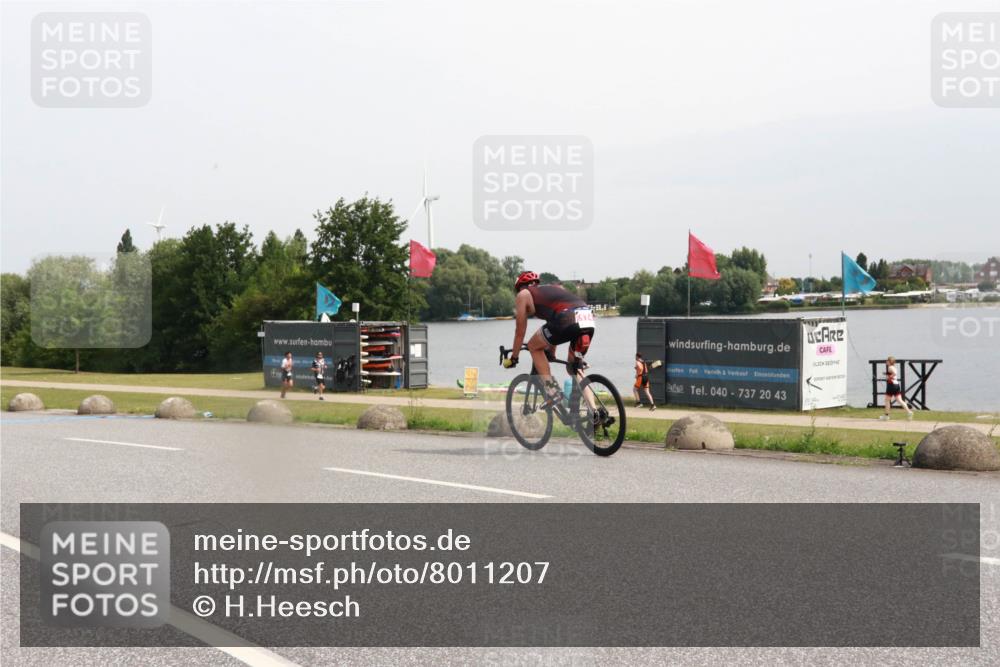 15.06.2025 - 27. Vierlanden-Triathlon H.Heesch http://msf.ph/oto/8011207 15.06.2025 11:02:23 Radfahren 104, 557 meine-sportfotos.de