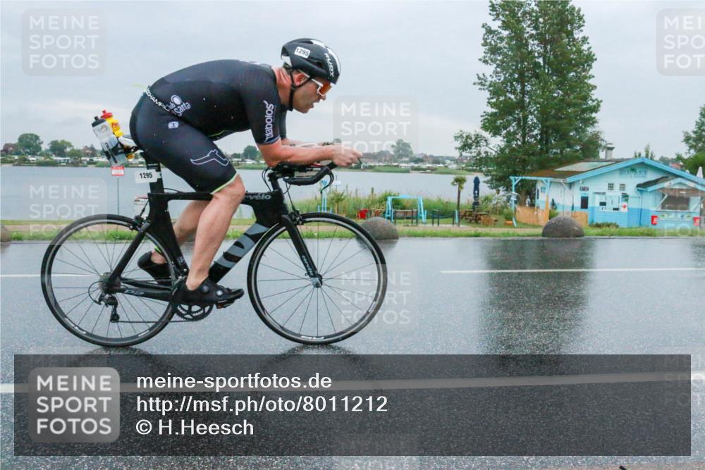 21.06.2025 - 27. Vierlanden-Triathlon H.Heesch http://msf.ph/oto/8011212 15.06.2025 13:57:08 Radfahren 1295 meine-sportfotos.de