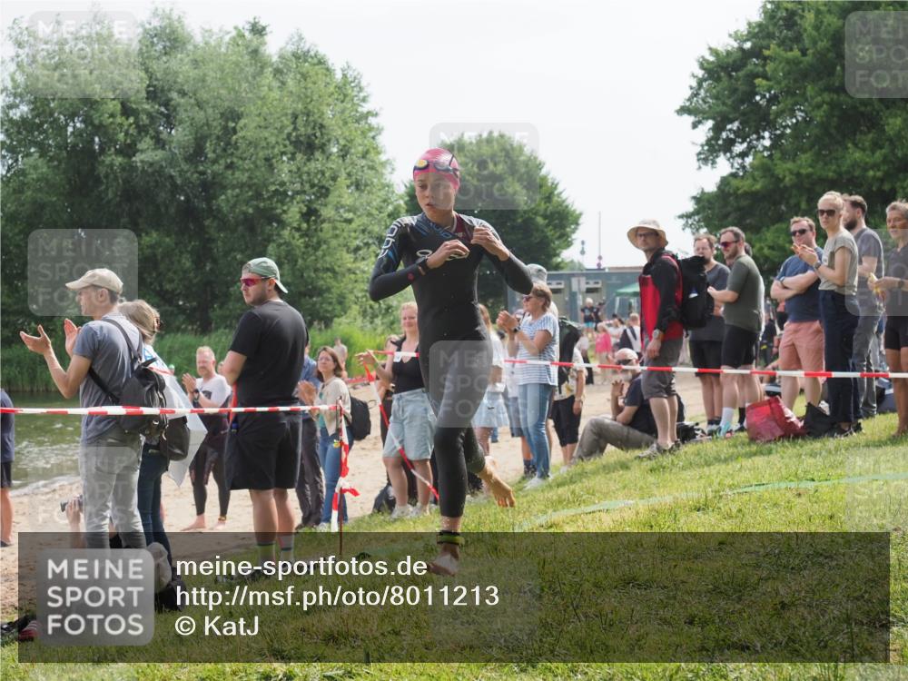 15.06.2025 - 27. Vierlanden-Triathlon KatJ http://msf.ph/oto/8011213 15.06.2025 10:12:52 Schwimmen 625 meine-sportfotos.de