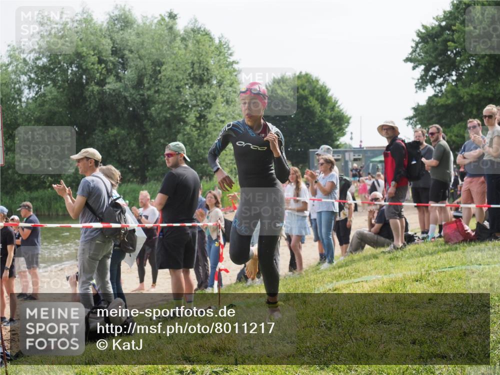 15.06.2025 - 27. Vierlanden-Triathlon KatJ http://msf.ph/oto/8011217 15.06.2025 10:12:52 Schwimmen 625 meine-sportfotos.de