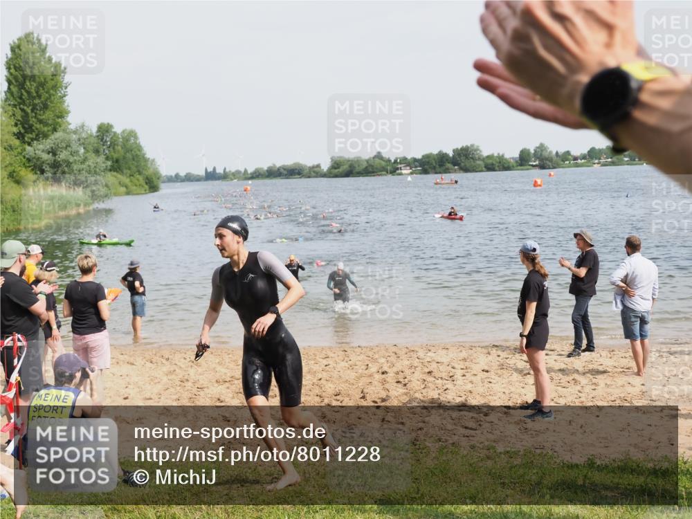 21.06.2025 - 27. Vierlanden-Triathlon MichiJ http://msf.ph/oto/8011228 15.06.2026 10:13:53 Schwimmen 472, 490, 513, 540 meine-sportfotos.de