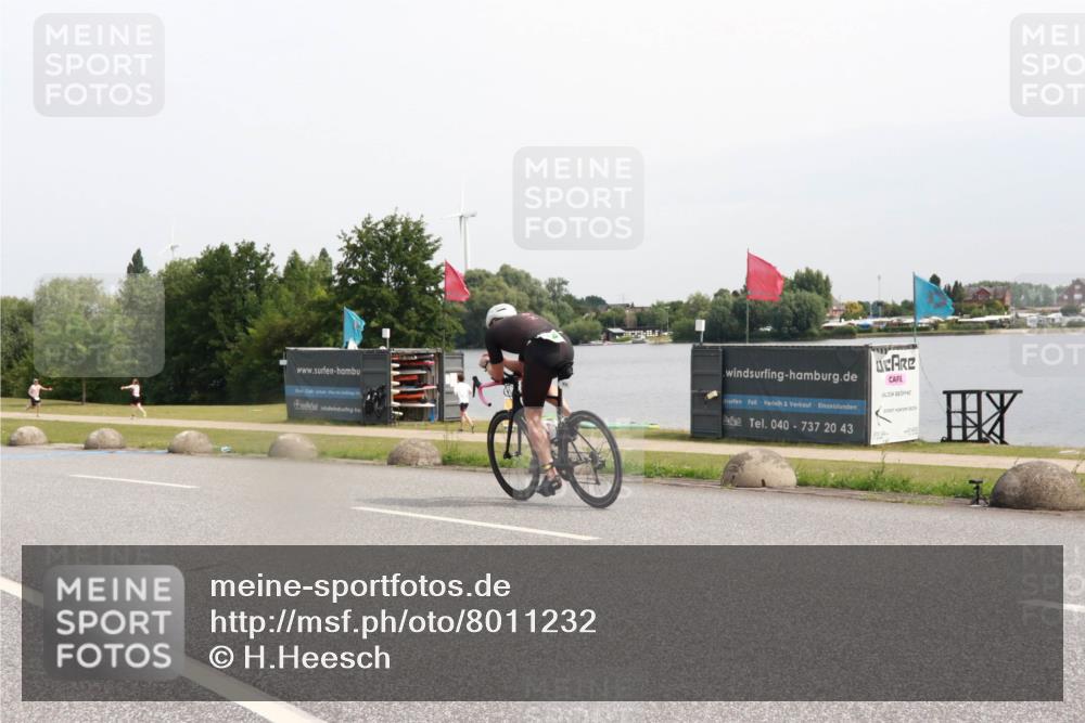 15.06.2025 - 27. Vierlanden-Triathlon H.Heesch http://msf.ph/oto/8011232 15.06.2025 11:02:38 Radfahren 771 meine-sportfotos.de