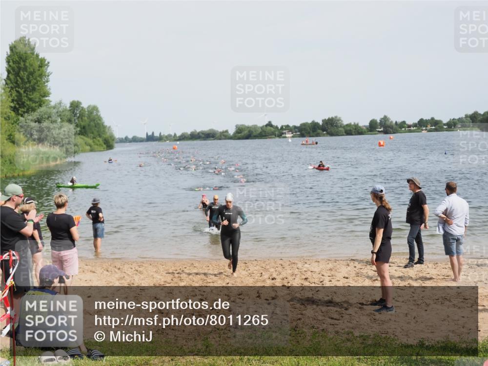 21.06.2025 - 27. Vierlanden-Triathlon MichiJ http://msf.ph/oto/8011265 15.06.2026 10:13:57 Schwimmen 472, 475, 490, 540 meine-sportfotos.de