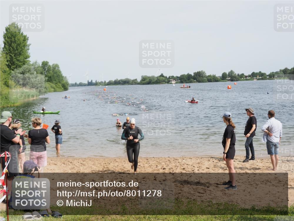 21.06.2025 - 27. Vierlanden-Triathlon MichiJ http://msf.ph/oto/8011278 15.06.2026 10:13:58 Schwimmen 472, 475, 490, 540 meine-sportfotos.de