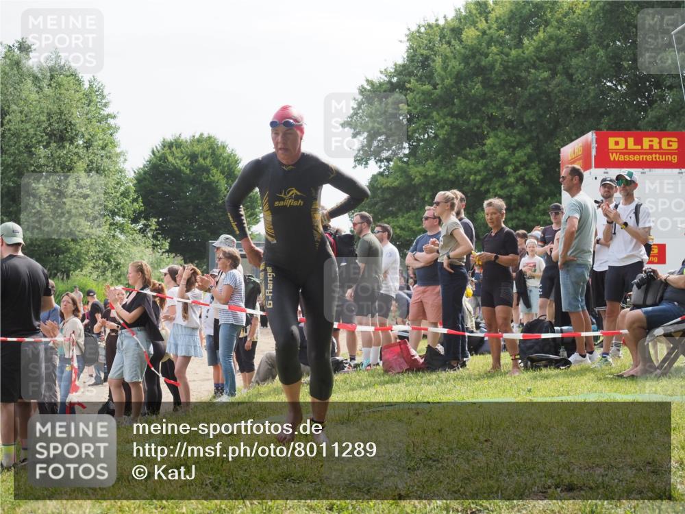 15.06.2025 - 27. Vierlanden-Triathlon KatJ http://msf.ph/oto/8011289 15.06.2025 10:13:02 Schwimmen 512 meine-sportfotos.de