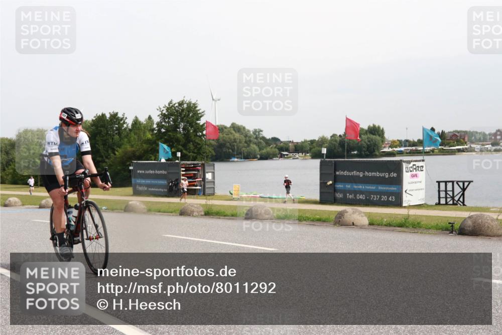 15.06.2025 - 27. Vierlanden-Triathlon H.Heesch http://msf.ph/oto/8011292 15.06.2025 11:02:44 Radfahren 522, 529, 735, 771 meine-sportfotos.de
