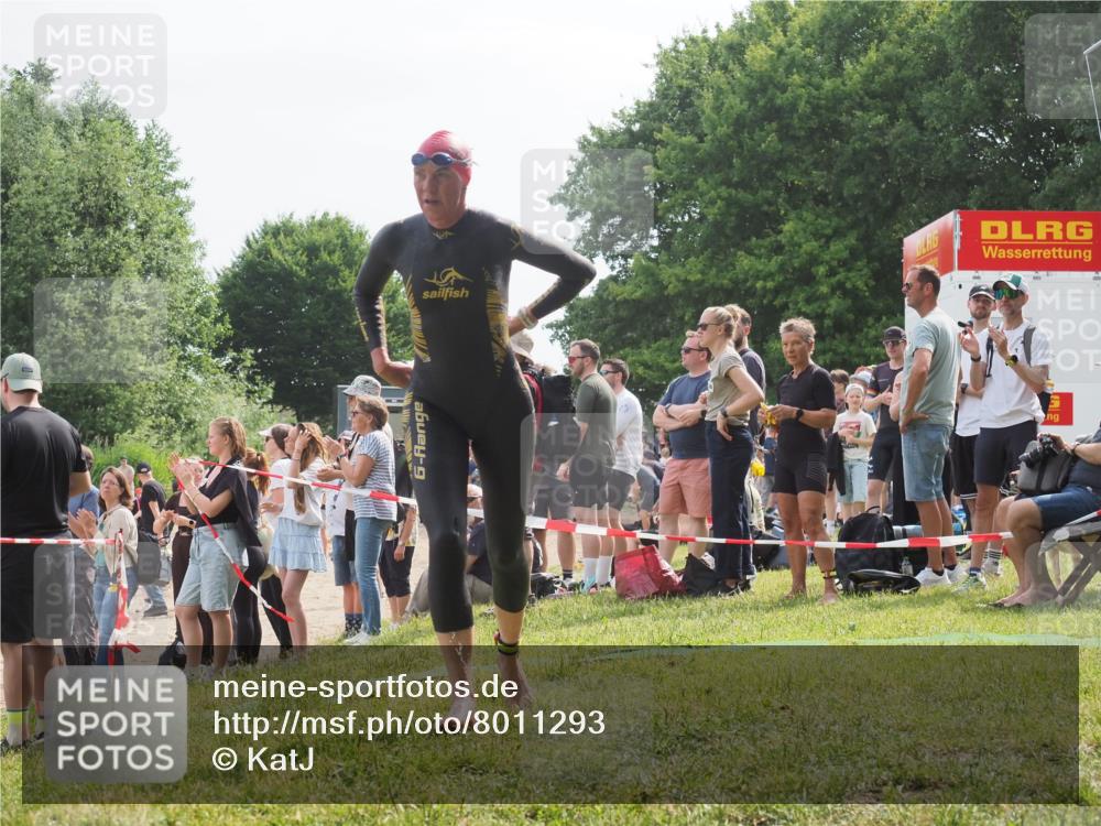 15.06.2025 - 27. Vierlanden-Triathlon KatJ http://msf.ph/oto/8011293 15.06.2025 10:13:02 Schwimmen 512 meine-sportfotos.de