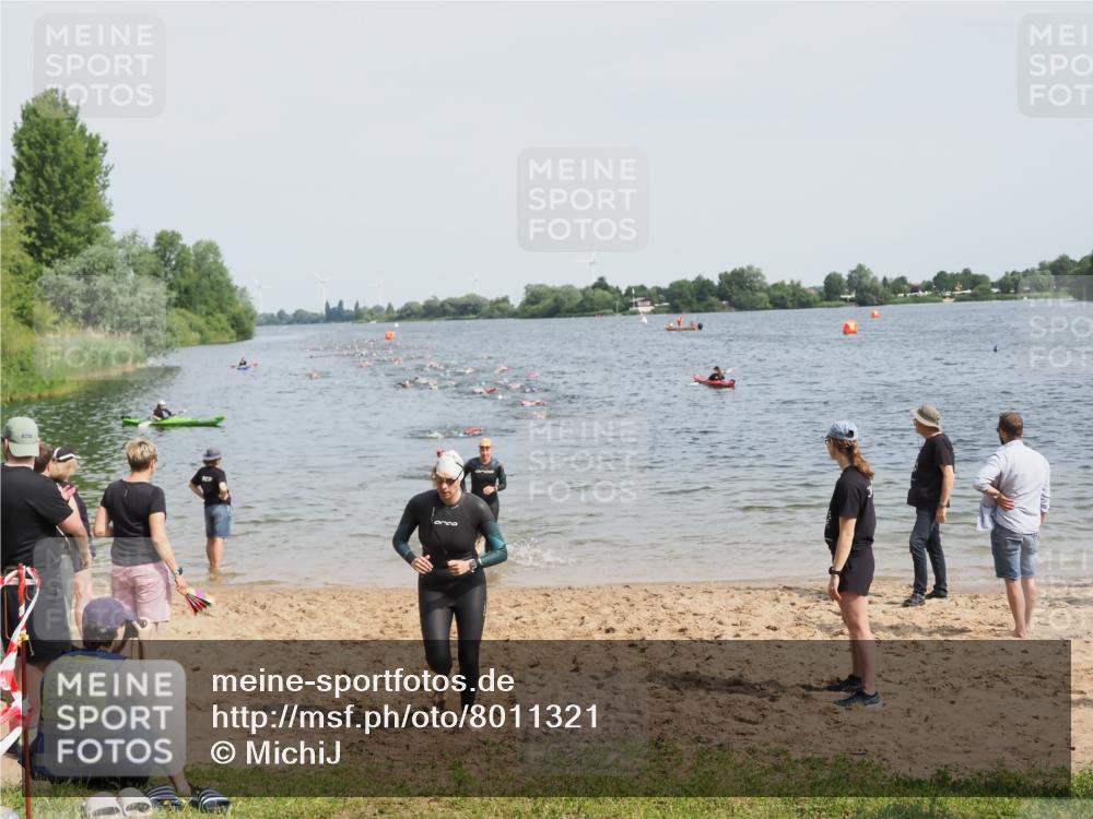 21.06.2025 - 27. Vierlanden-Triathlon MichiJ http://msf.ph/oto/8011321 15.06.2026 10:13:59 Schwimmen 472, 475, 490, 540 meine-sportfotos.de