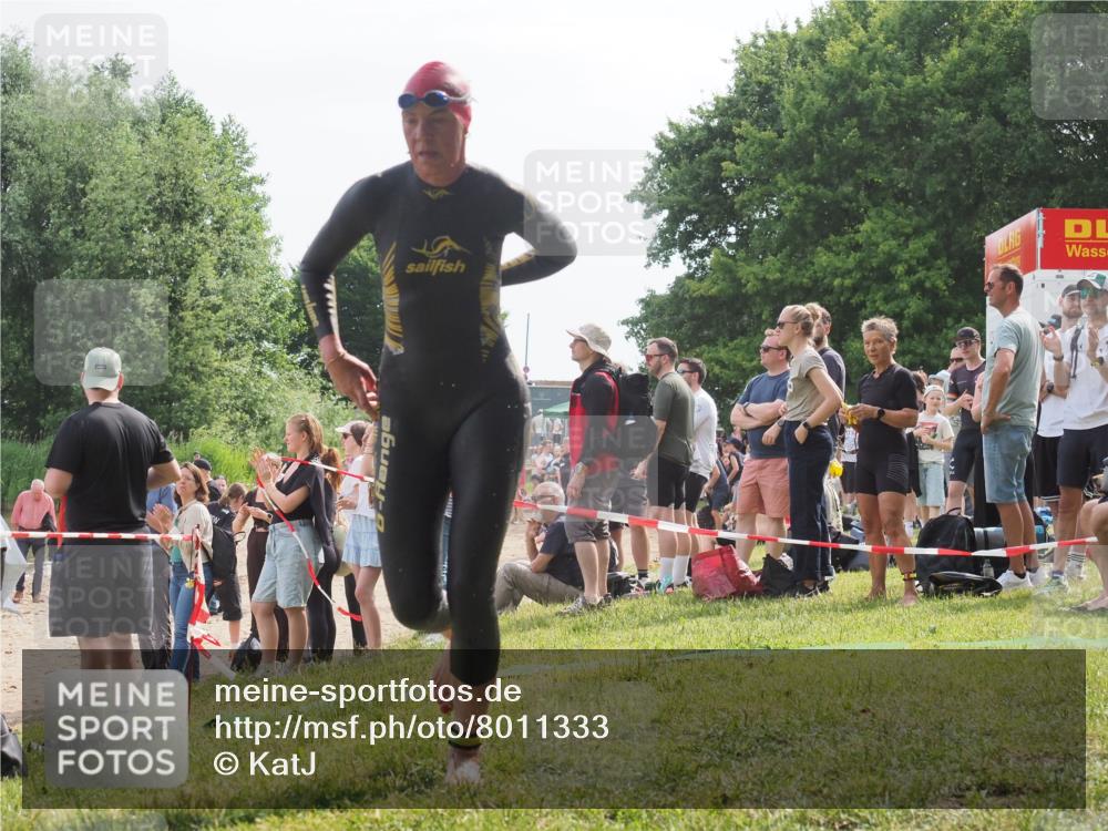 15.06.2025 - 27. Vierlanden-Triathlon KatJ http://msf.ph/oto/8011333 15.06.2025 10:13:03 Schwimmen 512 meine-sportfotos.de
