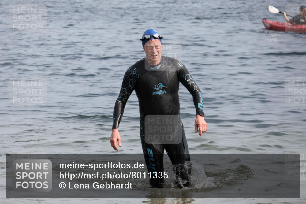 15.06.2025 - 27. Vierlanden-Triathlon Lena Gebhardt http://msf.ph/oto/8011335 15.06.2025 10:08:09 Schwimmen 295, 373, 399, 403 meine-sportfotos.de