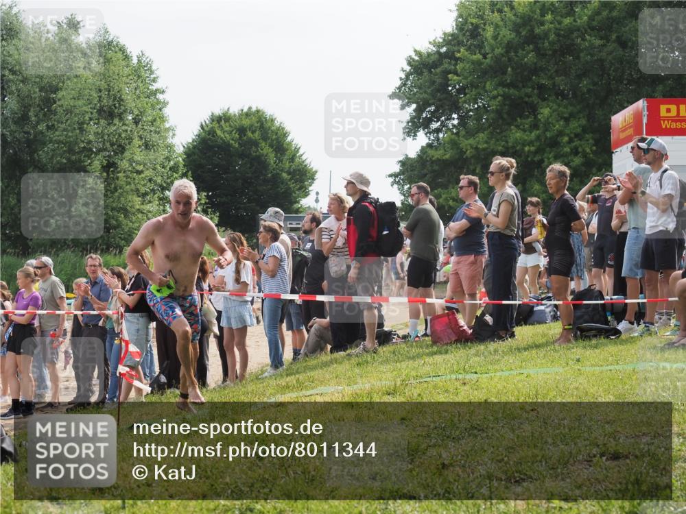 15.06.2025 - 27. Vierlanden-Triathlon KatJ http://msf.ph/oto/8011344 15.06.2025 10:13:32 Schwimmen 623 meine-sportfotos.de