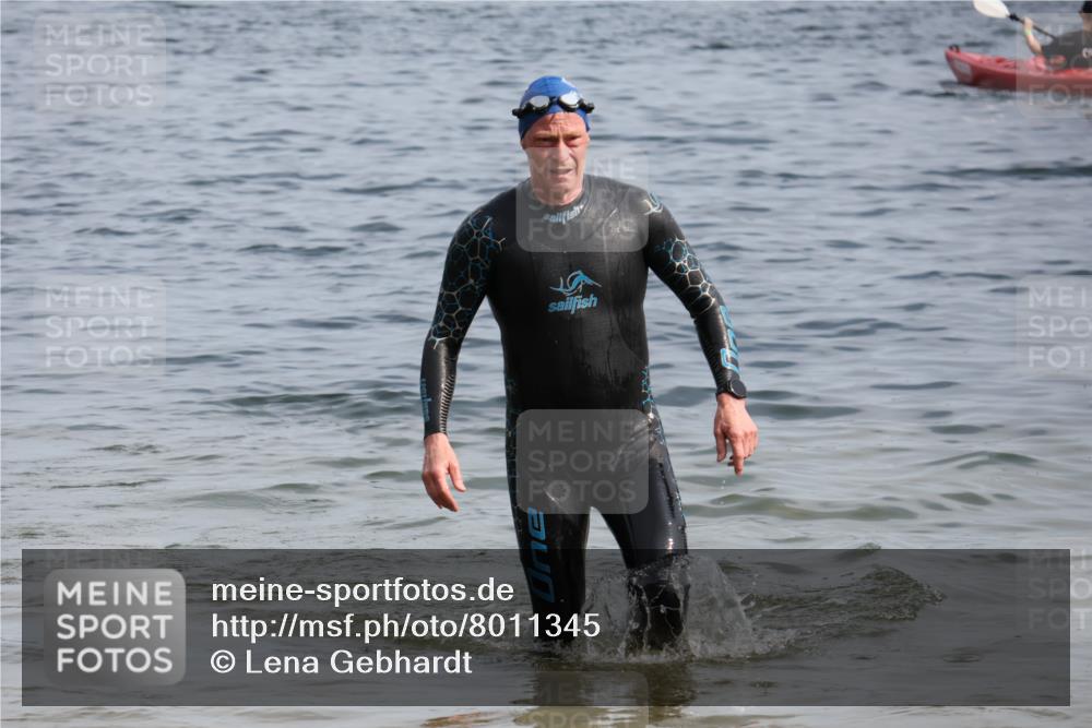 15.06.2025 - 27. Vierlanden-Triathlon Lena Gebhardt http://msf.ph/oto/8011345 15.06.2025 10:08:09 Schwimmen 295, 373, 399, 403 meine-sportfotos.de