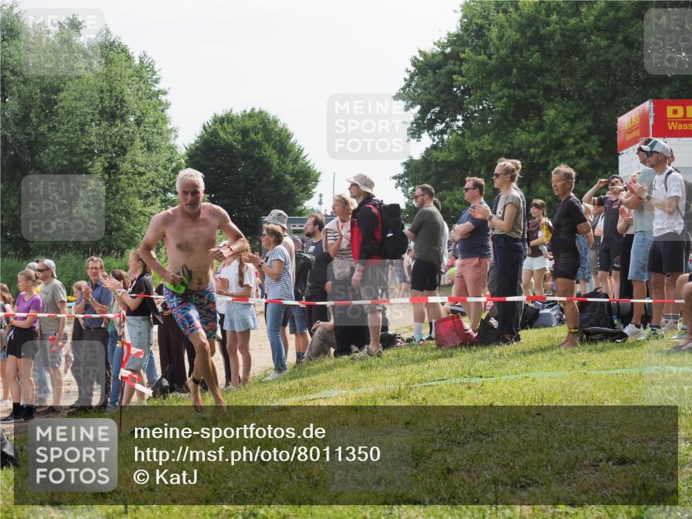 15.06.2025 - 27. Vierlanden-Triathlon KatJ http://msf.ph/oto/8011350 15.06.2025 10:13:32 Schwimmen 623 meine-sportfotos.de