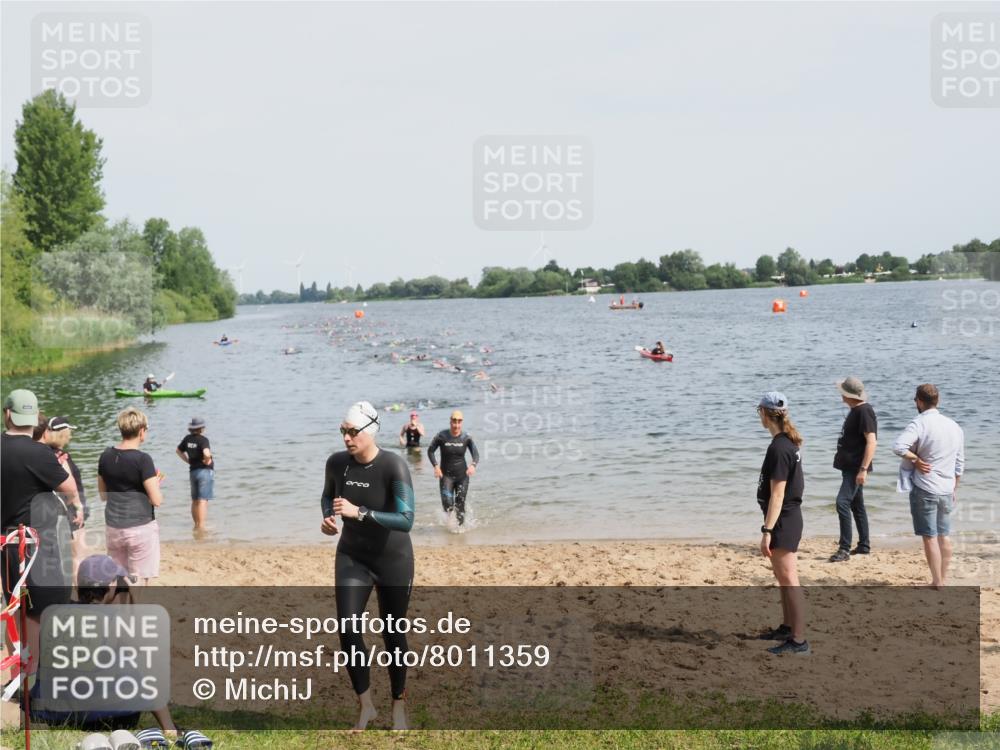 21.06.2025 - 27. Vierlanden-Triathlon MichiJ http://msf.ph/oto/8011359 15.06.2026 10:14:00 Schwimmen 472, 475, 490 meine-sportfotos.de