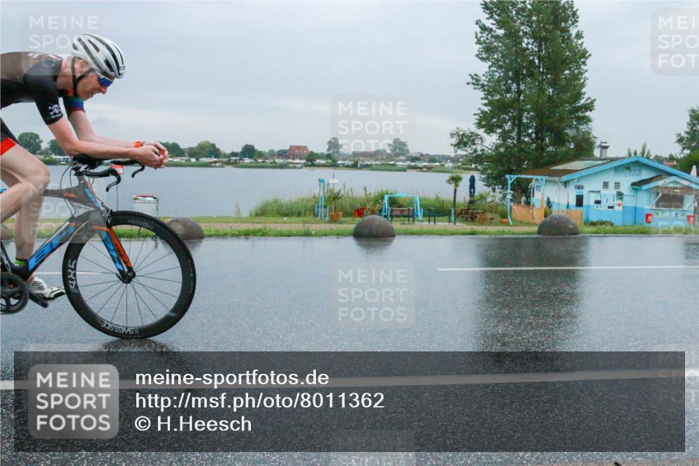 21.06.2025 - 27. Vierlanden-Triathlon H.Heesch http://msf.ph/oto/8011362 15.06.2025 13:57:52 Radfahren 1239 meine-sportfotos.de