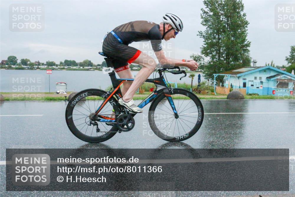 21.06.2025 - 27. Vierlanden-Triathlon H.Heesch http://msf.ph/oto/8011366 15.06.2025 13:57:52 Radfahren 1239 meine-sportfotos.de