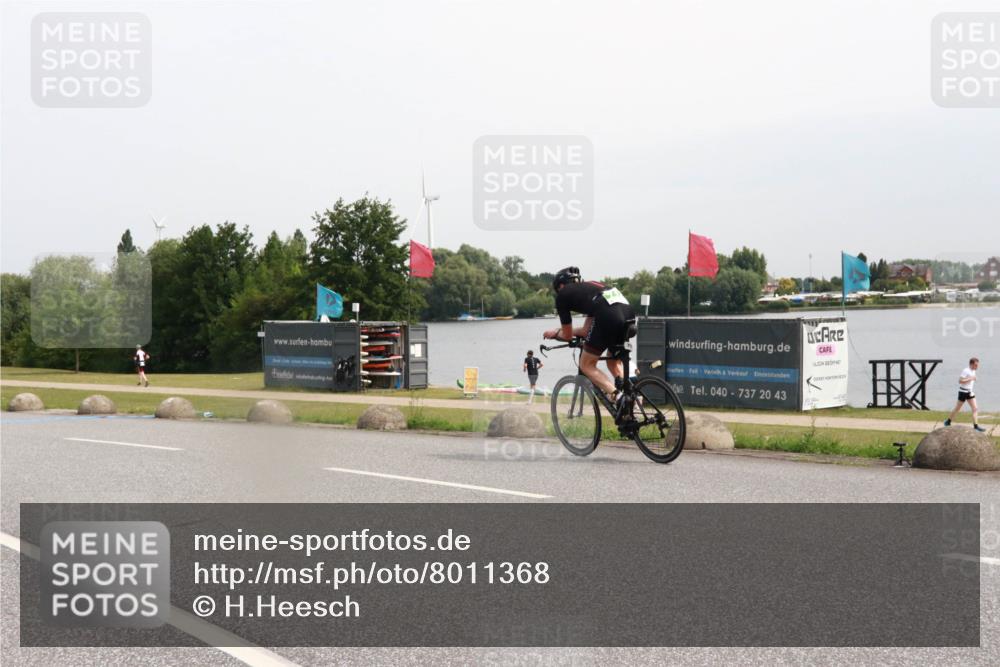 15.06.2025 - 27. Vierlanden-Triathlon H.Heesch http://msf.ph/oto/8011368 15.06.2025 11:02:59 Radfahren 49, 493, 626, 712 meine-sportfotos.de