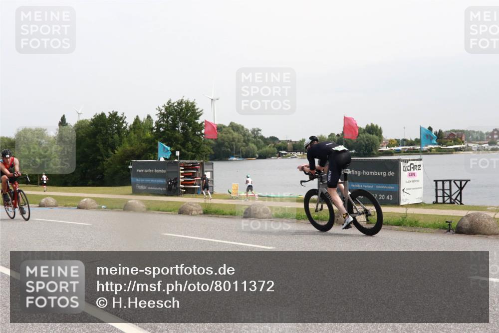 15.06.2025 - 27. Vierlanden-Triathlon H.Heesch http://msf.ph/oto/8011372 15.06.2025 11:03:00 Radfahren 49, 493, 626, 712 meine-sportfotos.de