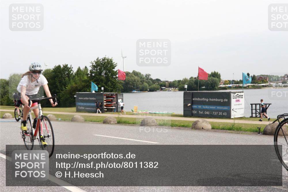15.06.2025 - 27. Vierlanden-Triathlon H.Heesch http://msf.ph/oto/8011382 15.06.2025 11:03:01 Radfahren 49, 626, 712, 736 meine-sportfotos.de