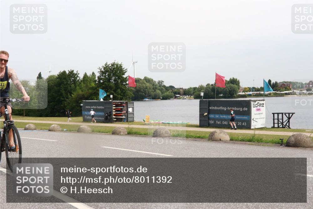 15.06.2025 - 27. Vierlanden-Triathlon H.Heesch http://msf.ph/oto/8011392 15.06.2025 11:03:03 Radfahren 49, 626, 712, 736 meine-sportfotos.de