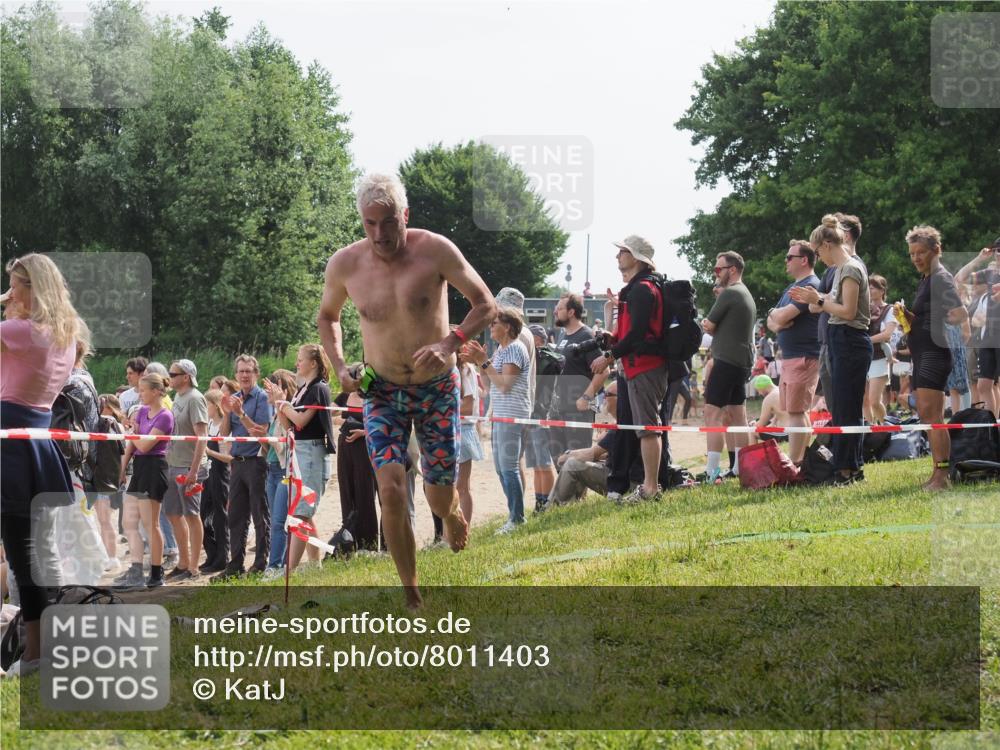15.06.2025 - 27. Vierlanden-Triathlon KatJ http://msf.ph/oto/8011403 15.06.2025 10:13:33 Schwimmen 623 meine-sportfotos.de