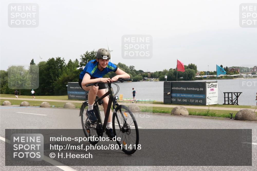 15.06.2025 - 27. Vierlanden-Triathlon H.Heesch http://msf.ph/oto/8011418 15.06.2025 11:03:07 Radfahren 49, 604, 626, 712, 736, 761 meine-sportfotos.de