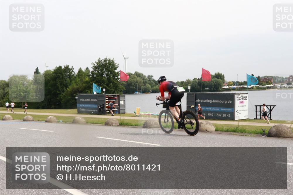 15.06.2025 - 27. Vierlanden-Triathlon H.Heesch http://msf.ph/oto/8011421 15.06.2025 11:03:10 Radfahren 176, 604, 761, 764 meine-sportfotos.de