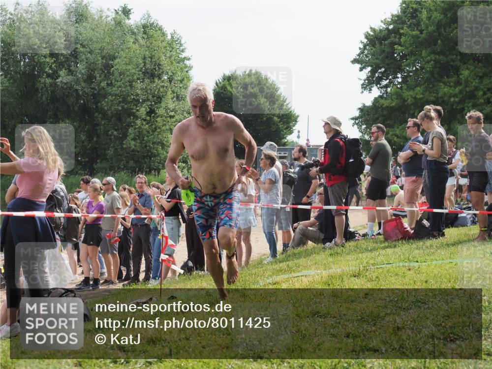 15.06.2025 - 27. Vierlanden-Triathlon KatJ http://msf.ph/oto/8011425 15.06.2025 10:13:33 Schwimmen 623 meine-sportfotos.de