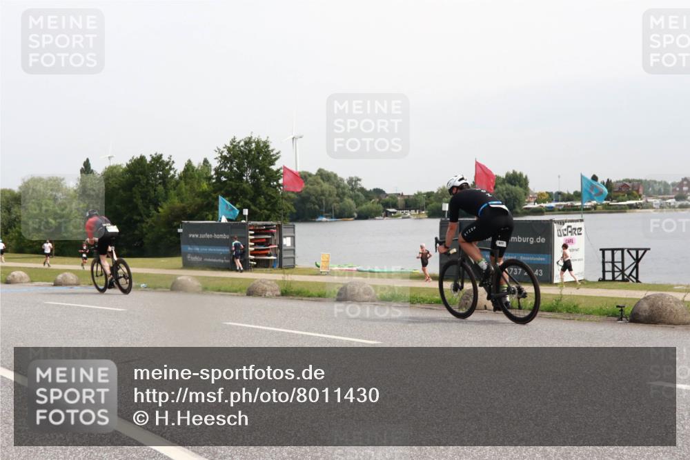 15.06.2025 - 27. Vierlanden-Triathlon H.Heesch http://msf.ph/oto/8011430 15.06.2025 11:03:10 Radfahren 176, 604, 761, 764 meine-sportfotos.de