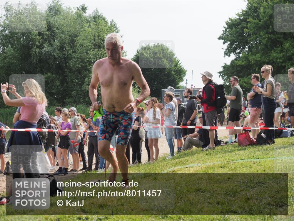15.06.2025 - 27. Vierlanden-Triathlon KatJ http://msf.ph/oto/8011457 15.06.2025 10:13:34 Schwimmen 623 meine-sportfotos.de
